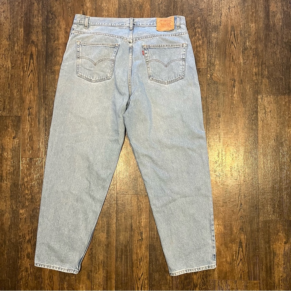 Vintage Levi’s 560 Loose Fit Tapered Leg Light Wash W42 L32